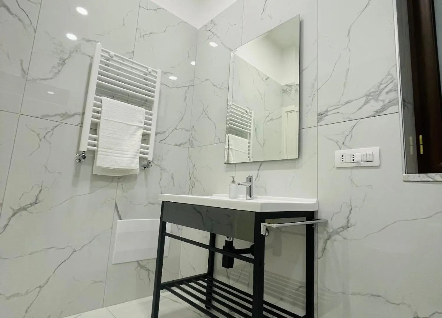 Merlino Rooms Napoli 0*, Naples Italy
